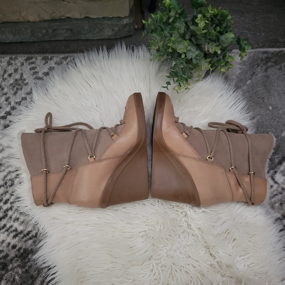 Authentic Michael Kors genuine Sheep Fur Leather Wedge Boot size 8.5 - Picture 5 of 12